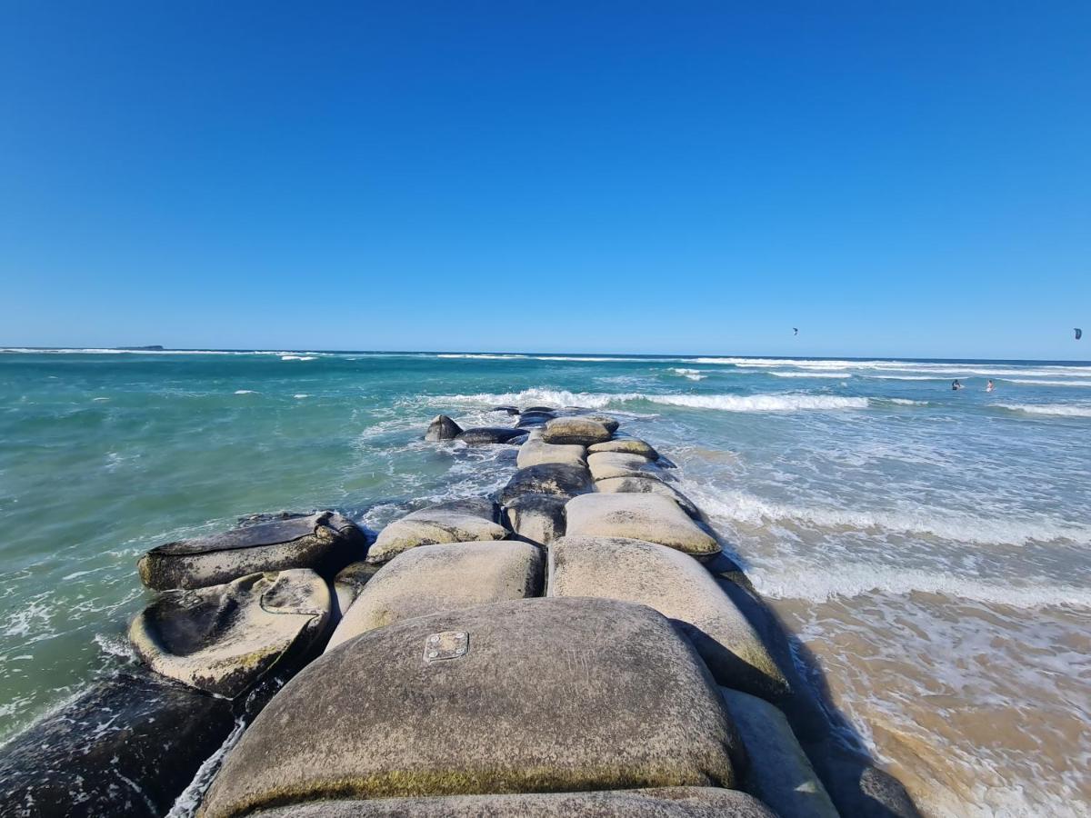 Surfcomber On The Beach Maroochydore Exterior foto