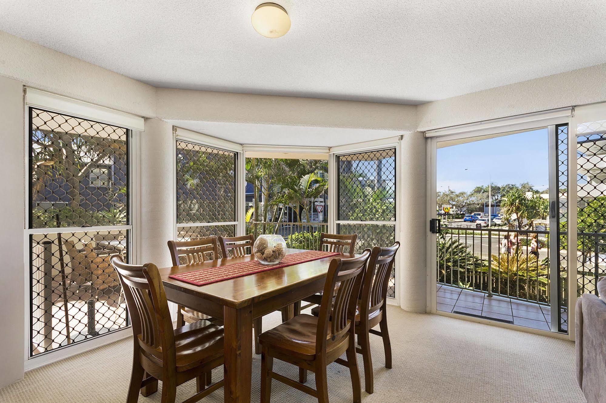 Surfcomber On The Beach Maroochydore Exterior foto